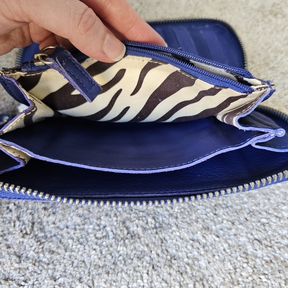 Linea Pelle Cobalt Leather Dylan Zip Wallet - Picture 14 of 17